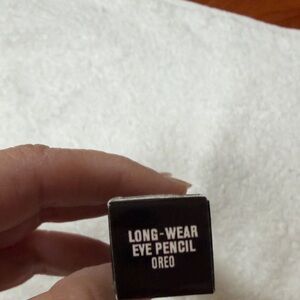 IL MAKIAGE Long-Wear Eye Pencil in Black